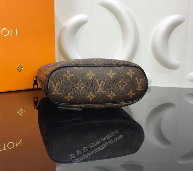 LV包 M44629 老花 Chalk單肩背包 頂級原單 LV抽繩包 自攀岩運動鎂粉袋  ydh2840